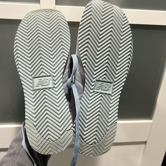 New Balance sneakers - Picture 3 of 3